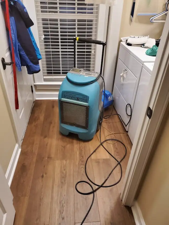 Commercial dehumidifier deployed for Flood Damage Cleanup in Toppenish